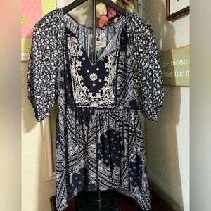 NWT Cupio Navy and Cream Patterned Blouse #035